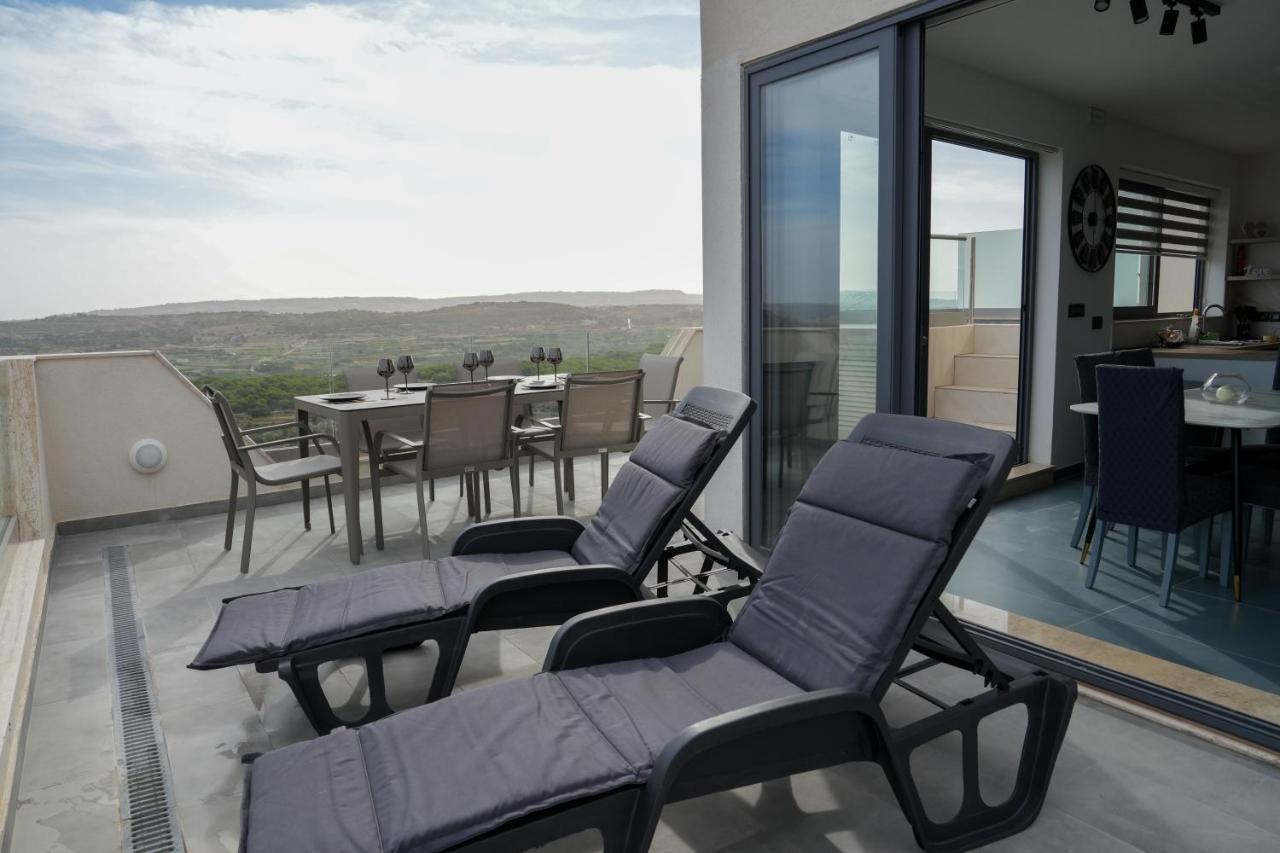 شقة Lux Sea&Country Views With Pool المليحة المظهر الخارجي الصورة